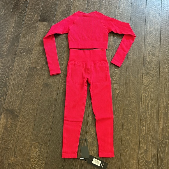 Women’s red bo+tee workout set - Picture 5 of 5